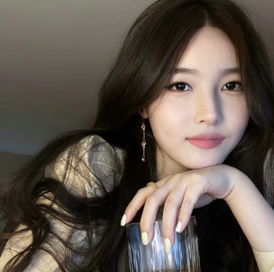 脱了内裤慢慢挠她尿口，这位陌生人的善举暖爆全网_: 引发全球热议的决策，这背后的原因是什么？