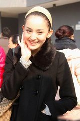 偷窥少妇洗澡HD事件引发热议：隐私边界与社会道德的冲突_: 大众情绪的微妙变化，能否给出启发？